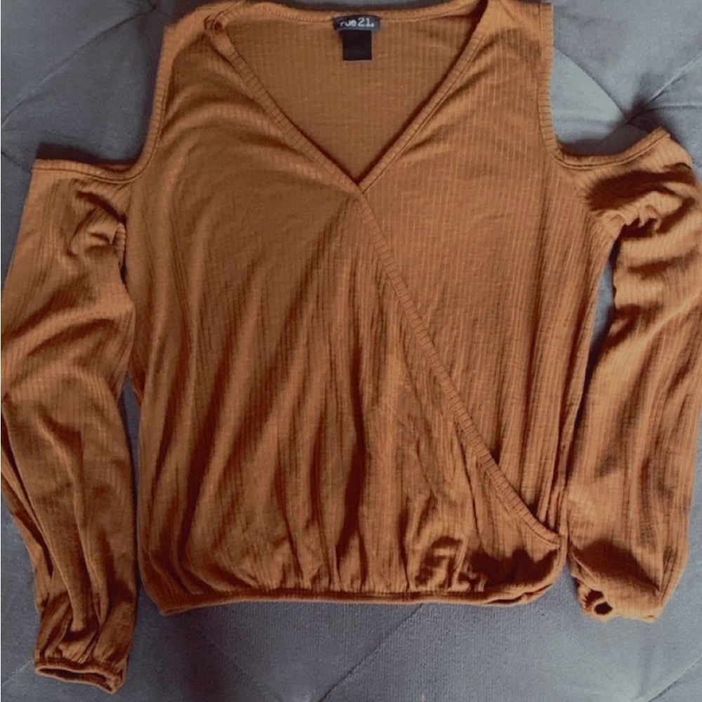 Exposed shoulder v neck blouse